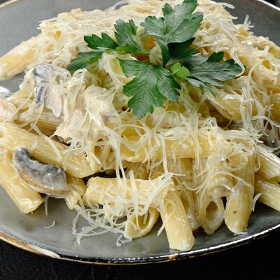 Паста с курицей и грибамив Gusto по цене 450 ₽