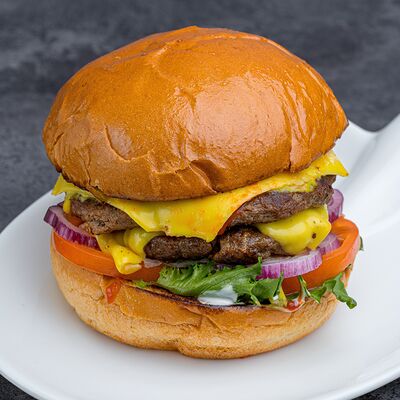 Чизбургер двойной в А когда не Вкусно?! по цене 466 ₽