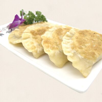 Жареные китайские пирожки с черемшой в Золотая панда по цене 1172 ₽