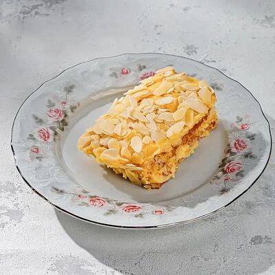 Торт миндальныйв Эклерная по цене 490 ₽