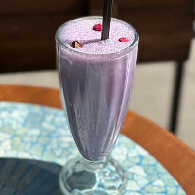 Милкшейк Flowers в Mon Baton по цене 420 ₽