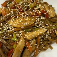 Соба с курицей и овощамив Angel Cafe
