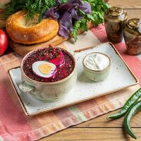 Свекольник c говяжьим языком и куриным яйцом в Соседи