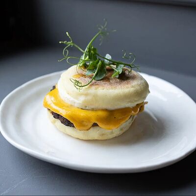 Маффин как в Маке в Scrooge по цене 550 ₽