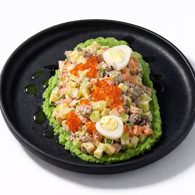 Оливье, пюре из зеленого горошка, красная икрав Chinch по цене 1290 ₽