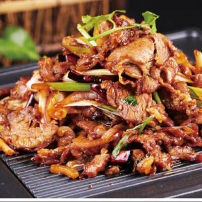 Жареная баранина на доске в ГУаНЬ ЯНЬ по цене 1670 ₽