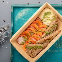 Хумус с овощами в Вкусноbistro