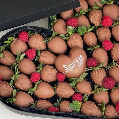 Черное сердце «Мамочке» в Delish по цене 14470 ₽