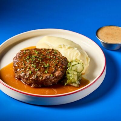 Бифштекс, перечный соус, картофельное пюре в Mates pizzabar по цене 1250 ₽