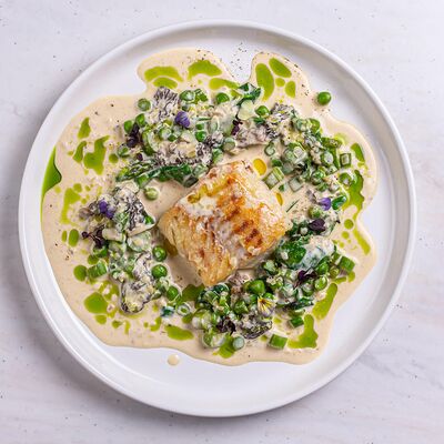 Треска на сковороде со сморчками и сезонной спаржей в Море на Патриках по цене 1090