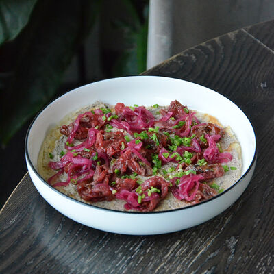 Роти с говядиной, трюфельным муссом и BBQ в Гости, бистро по цене 590 ₽