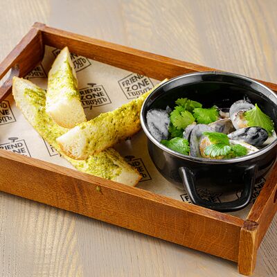 Черноморские мидии в соусе рокфор в Friend Zone Гвоздь по цене 855 ₽