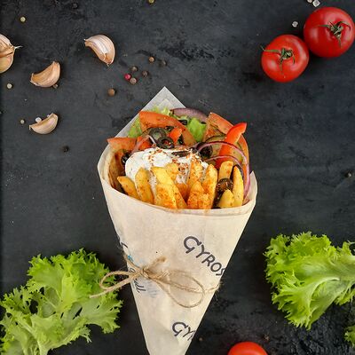 Пита гирос Вегетарианский в Gyros & Grill по цене 369 ₽