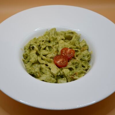 Цыпленок в сливочно-шпинатном соусев Гуленьки на Комсомольском по цене 669 ₽