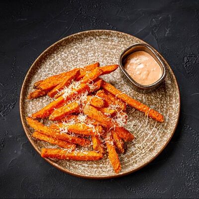 Батат фри с пармезаном в MEAT HAPPENS BBQ по цене 770 ₽