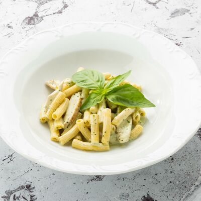 Паста с куриным филе и сливочным песто в Italy по цене 520