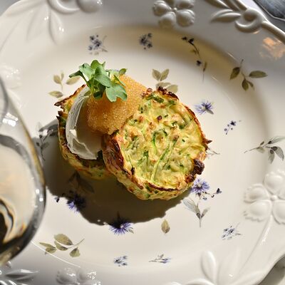 Драники кабачковые с щучьей икрой и деревенской сметаной в 12 kitchen & wine по цене 650 ₽