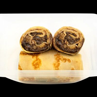 Блинчики с шоколадно-ореховой пастой и бананом в One and Double по цене 275 ₽