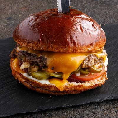 Бургер с котлетой из говядины, копченой грудинкой и техасским BBQ в Puberty по цене 790 ₽