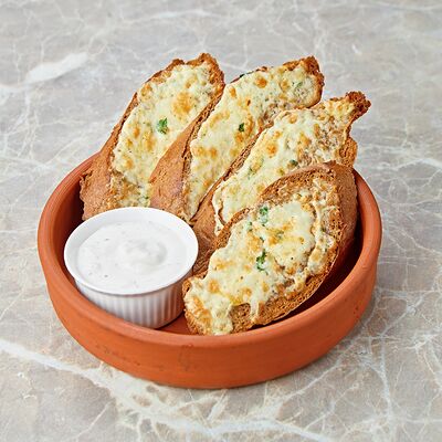 Гренки с чесночным соусом в Mamito по цене 370 ₽