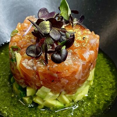 Тартар из лососяв Ле Марш по цене 1160 ₽