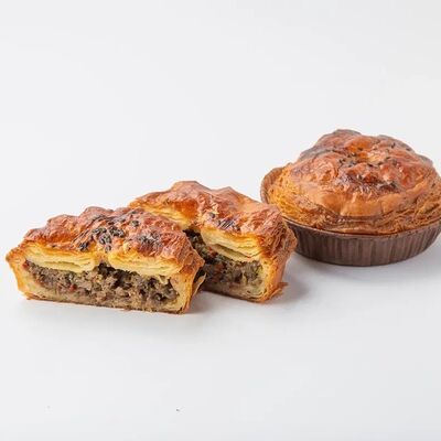 Сытный пирог с говядинойв Волконский по цене 520 ₽