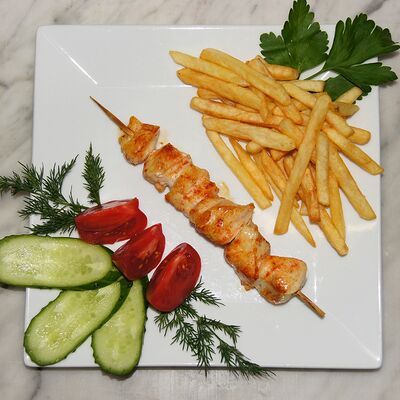 Детский шашлычок из курочки с овощами в FastШашлык и Хинкали по цене 350 ₽