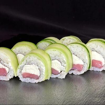 Тунец-огурец в Avocado sushi-bar по цене 410 ₽