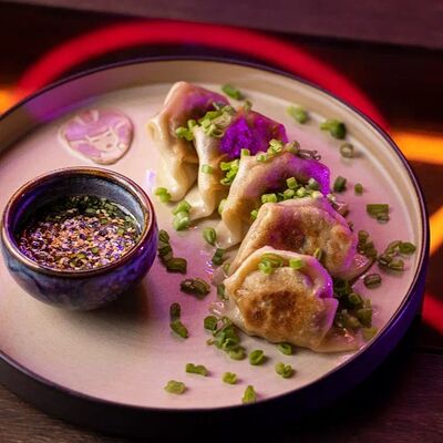 Гёдзе с креветкой в Geisha Superman по цене 570 ₽