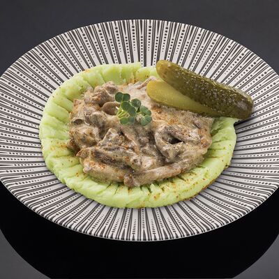 Бефстроганов с картофельным пюре в Bluefin по цене 2090 ₽