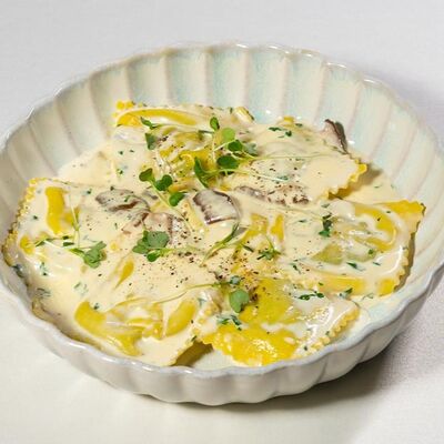 Квадреники с белыми грибами в Гоголь по цене 720 ₽