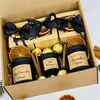 Новогодний корпоративный бокс с элитным чаем орехами и свечой в Дарите красиво по цене 5890