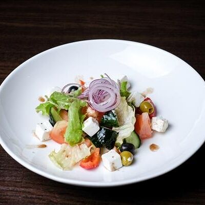 Салат Греческий в КРЫЛЬЯ ПАБ по цене 500 ₽