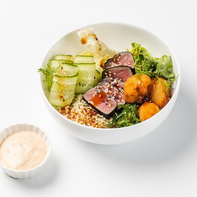 Поке с тунцом и табулев Омулевочная по цене 550 ₽