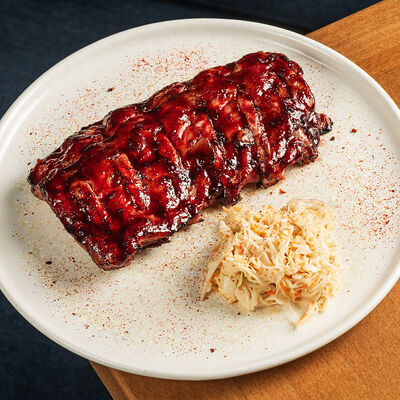 Свиные ребра в смородиновом глейзе с азиатским коул слоу в Булгаков по цене 900 ₽