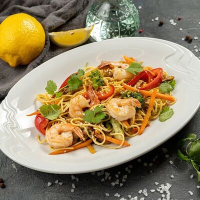 Лапша в азиатском стиле с креветками в Сорренто по цене 565 ₽
