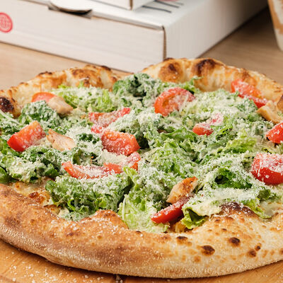 Пицца Цезарь с курицей 30 см в Darom по цене 690 ₽