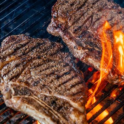 Говяжий стейкв На углях по цене 2525 ₽