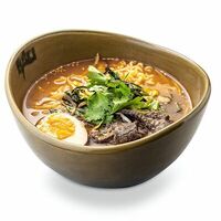 Рамен Шрирача с пастрами из мраморной грудинки в BAO Noodles & Sushi Bar