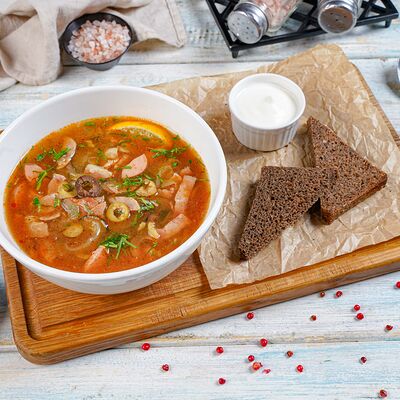 Солянка мясная в Термос по цене 690 ₽