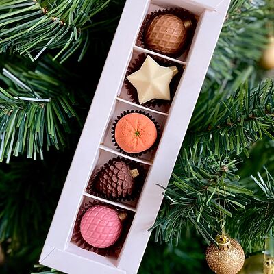 Шоколадные елочные игрушкив Lipatik sweets по цене 1150 ₽