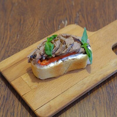 Брускетта с ростбифом в Помидорро по цене 455 ₽