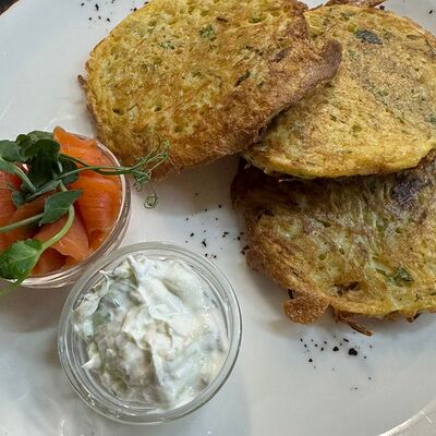 Драники с лососемв СтругановЪ по цене 890 ₽