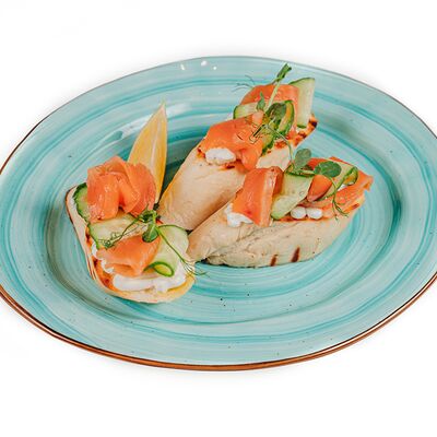 Брускетты с лососем в Провинция по цене 520 ₽