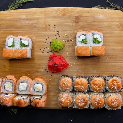 Запеченная Филадельфия в FoodMood по цене 890 ₽