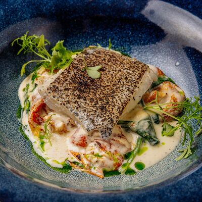 Стейк из палтуса с гарниром из печеных перцев с тыквенным соусом в Cruise по цене 1450 ₽