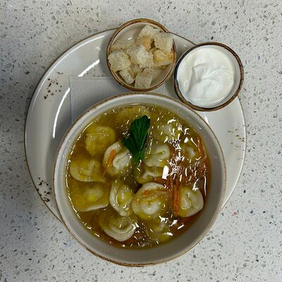 Бульон с мясными пельмешками в Кофеин по цене 210