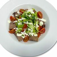 Салат с языком и соусом блю чизв Мегаполис