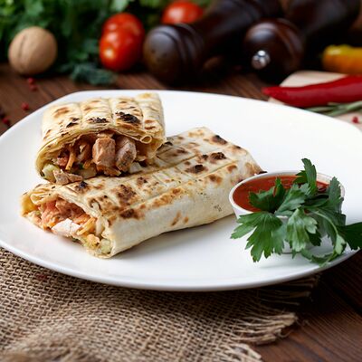 Шаурма с курицей на углях в Кафе Дымок по цене 190 ₽