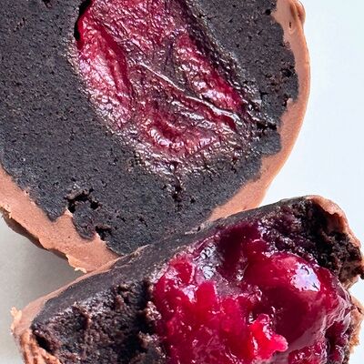 Пирожное картошка с вишневой начинкой в Chocolate по цене 260 ₽